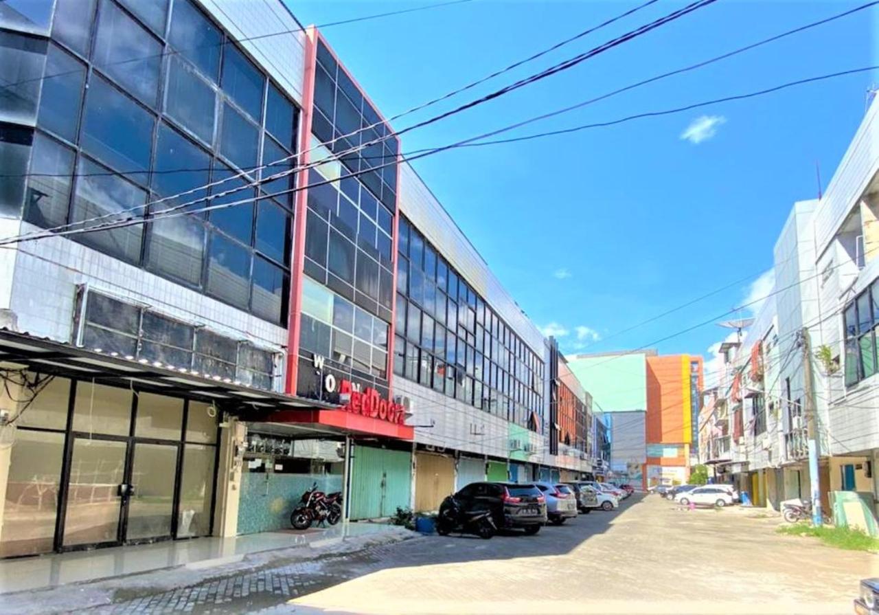 Robinson Wisma tamu *